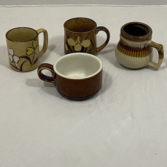 lot of 4 vintage pottery mugs a Hall 1789 made is USA unmarked Japan retro kitch - Picture 1 of 15
